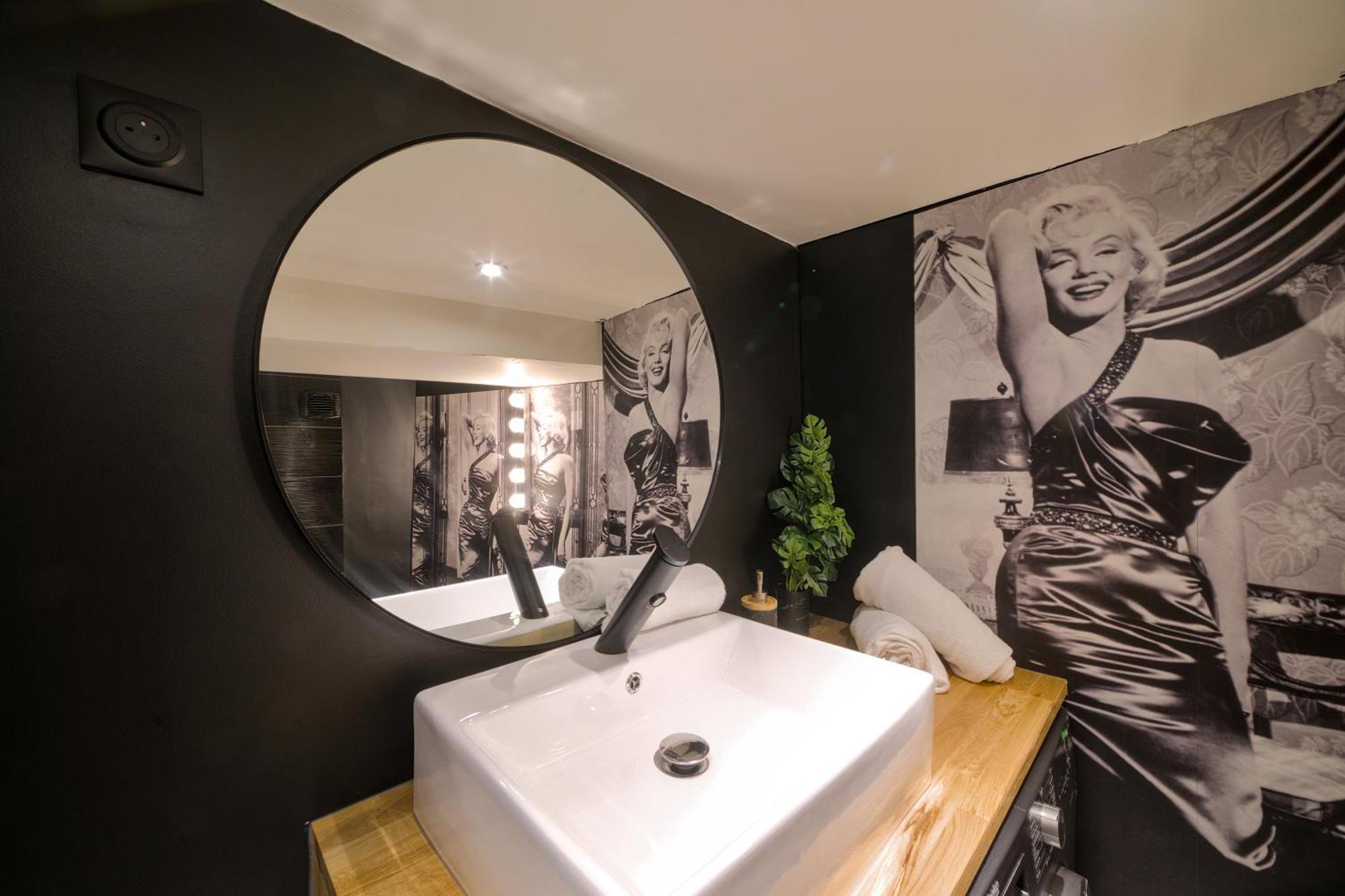 Unsejourametz - Le Cinema De Marilyn Apartment *