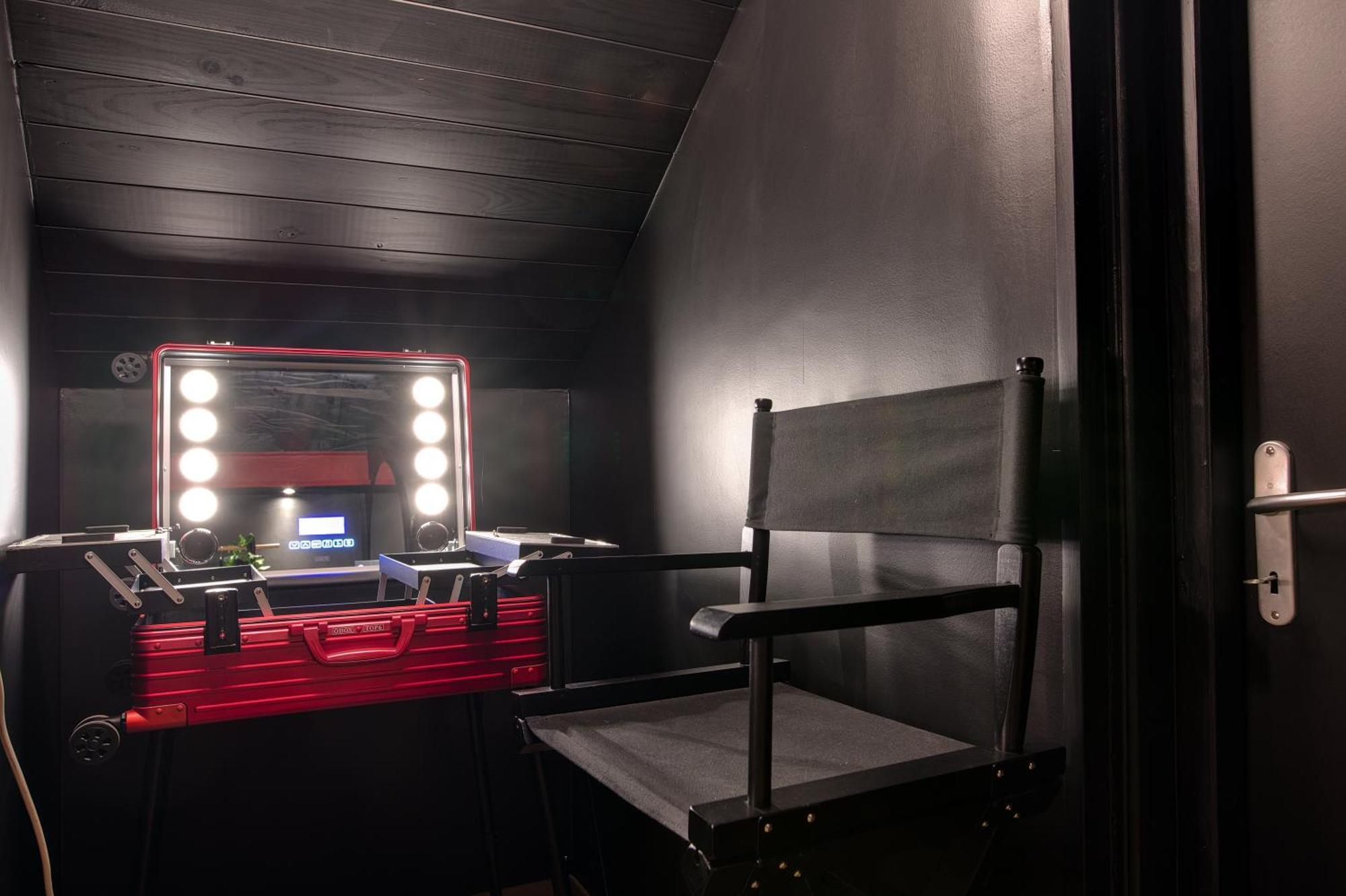 Unsejourametz - Le Cinema De Marilyn Apartment